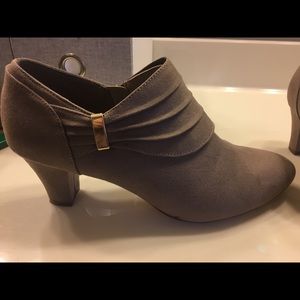 Tan Booties sz 10 gold accents